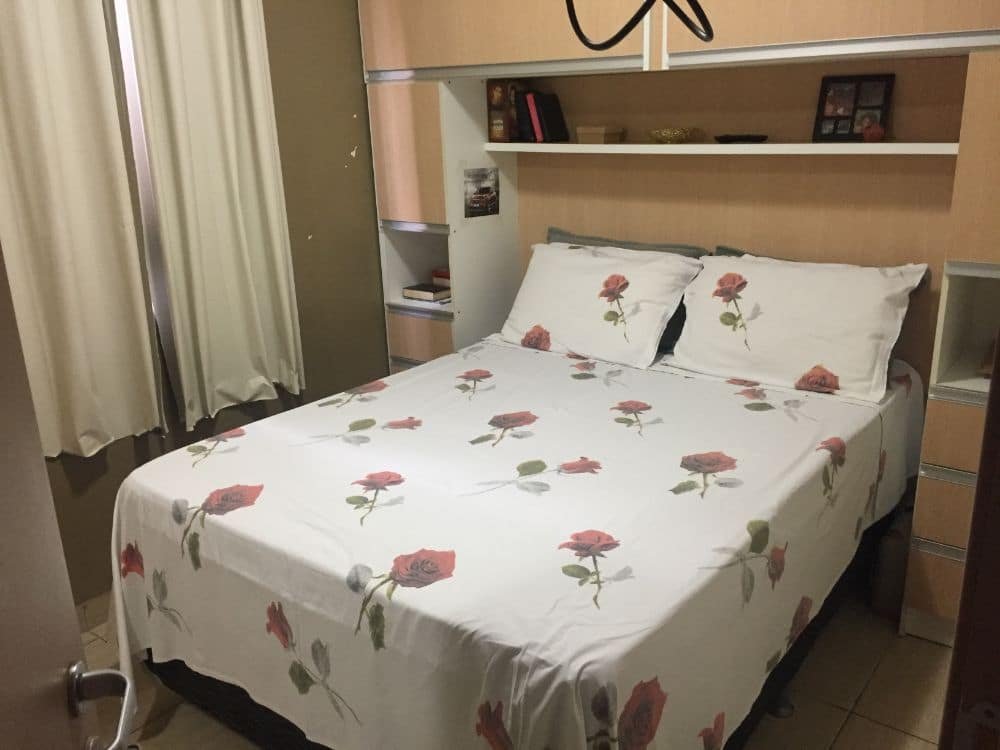 Quarto com móveis planejados