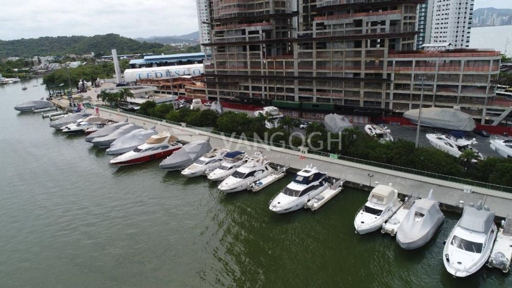 Apartamento à Venda, no Edifício Yachthouse