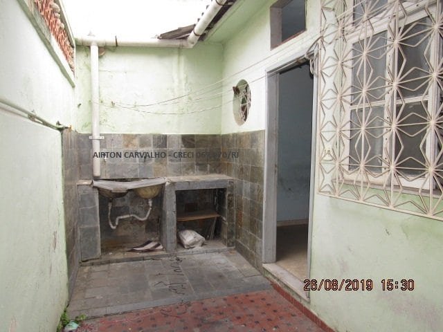 16 CASA FUNDOS AREA DE SERVIÇO