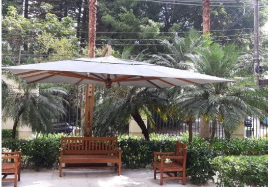Ombrelone  lateral  com jardineira para bar.jpg1.jpg