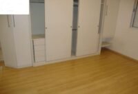 QUARTO CASAL COM ARMÁRIOS EMBUTIDOS