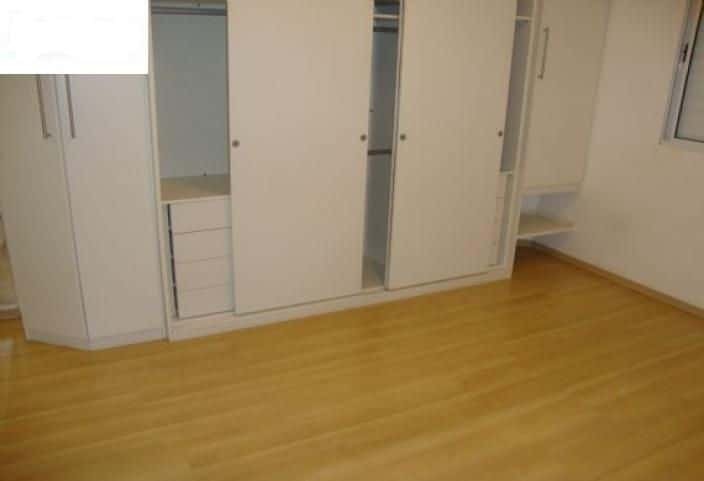 QUARTO CASAL COM ARMÁRIOS EMBUTIDOS