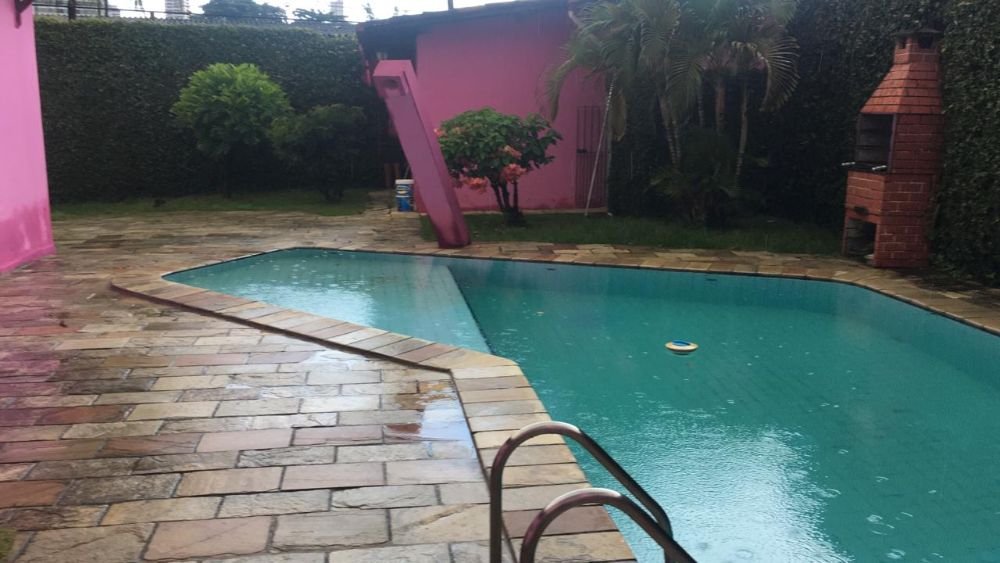 37d57bf6-e061-4567-88e8-d245f391217b