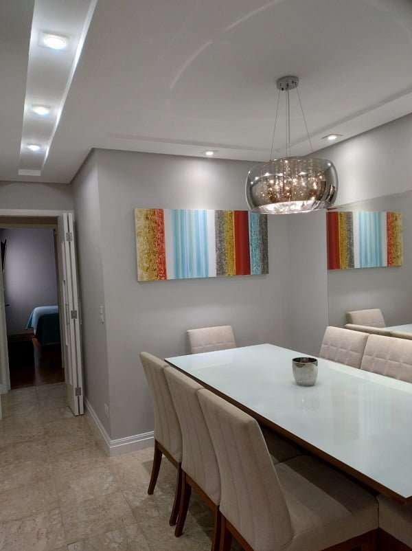 sala de jantar grande e bem distribuída.