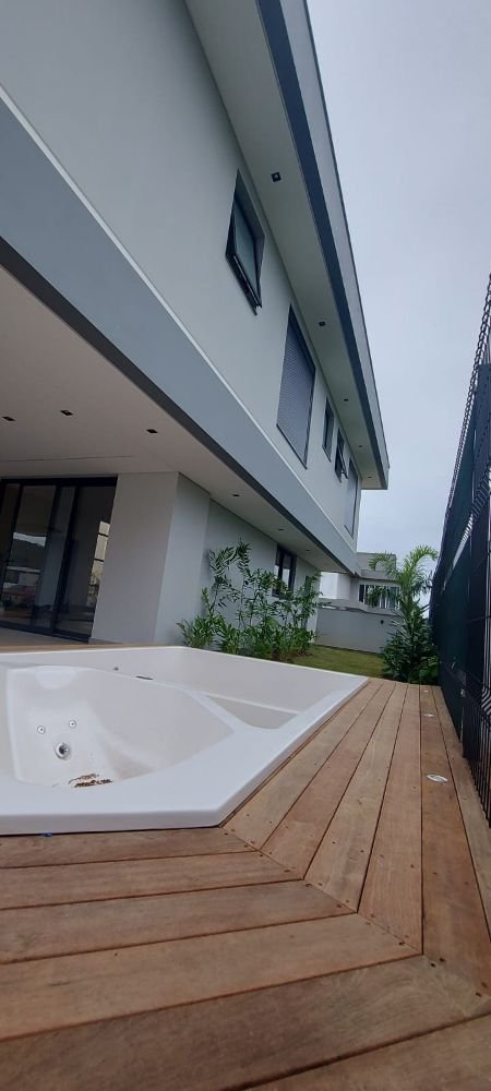 fb8907e6-259b-4343-953a-e913bc1a80cc